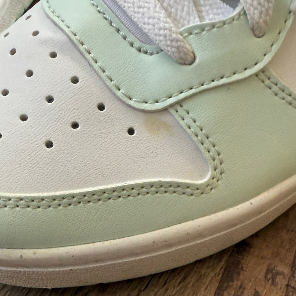 Nike Kids Low Sneakers in Mint and White Size 5 Big Kids - Picture 13 of 14